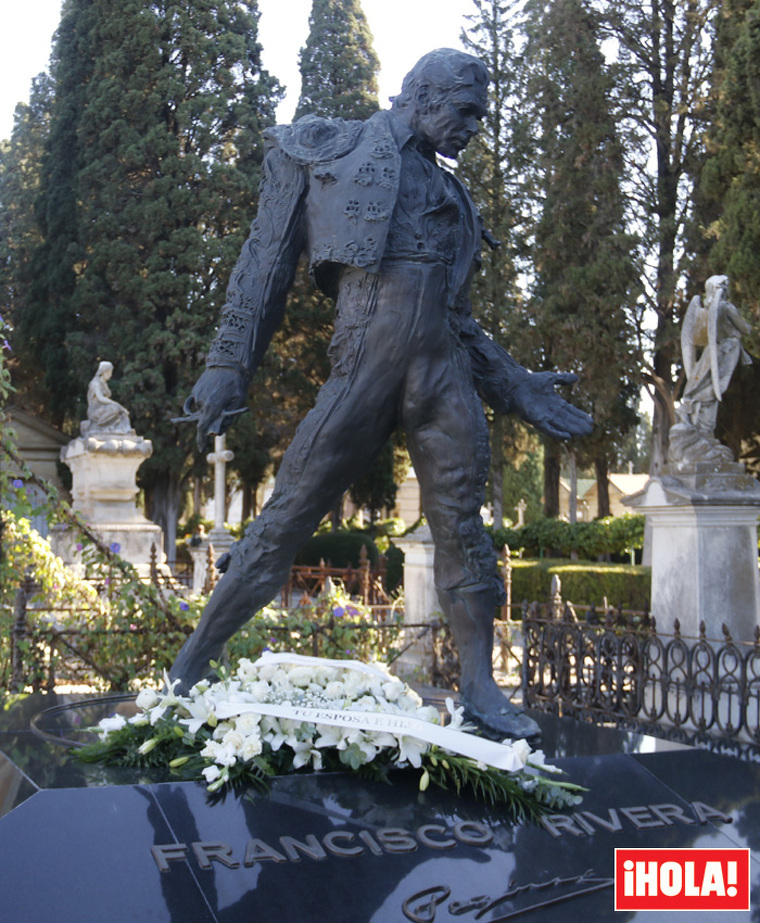 Estàtua en honor a Paquirri situada sobre la tomba del torero