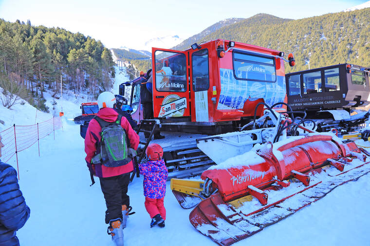 maquina de neu a l'estació d'esquí d'Espot