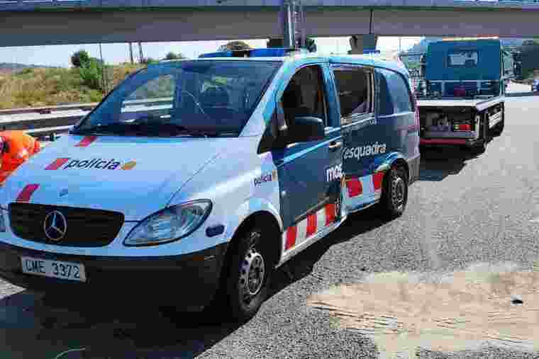 Vehicle de Mossos accidenta I grub al peatge de Martorell el 2 de juliol de 2020