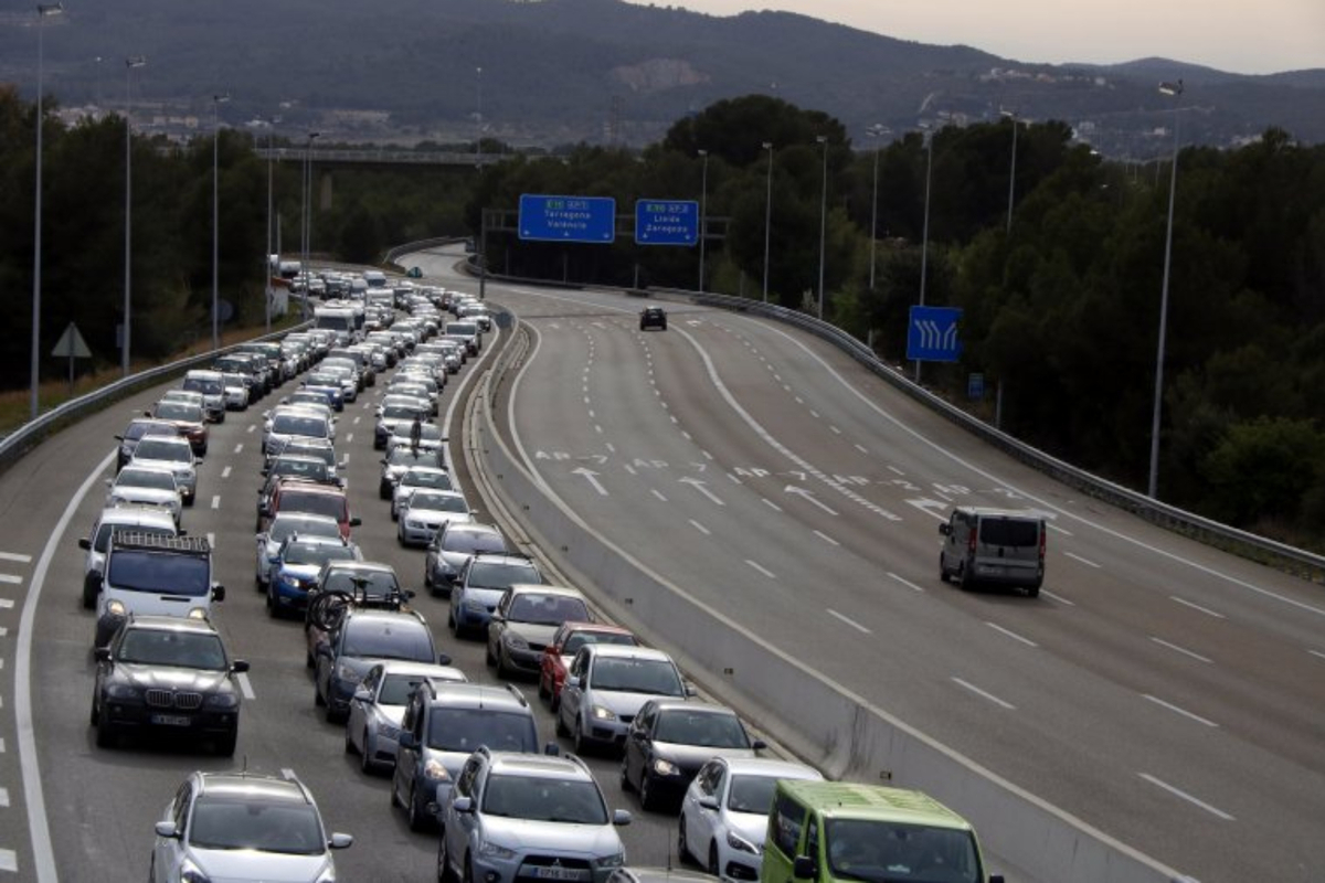 Trànsit preveu la sortida de l’àrea metropolitana de Barcelona de prop de mig milió de vehicles