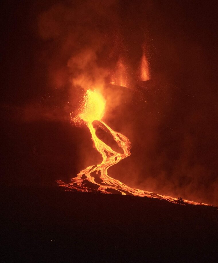 L'erupció del volcà continua activa a La Palma.