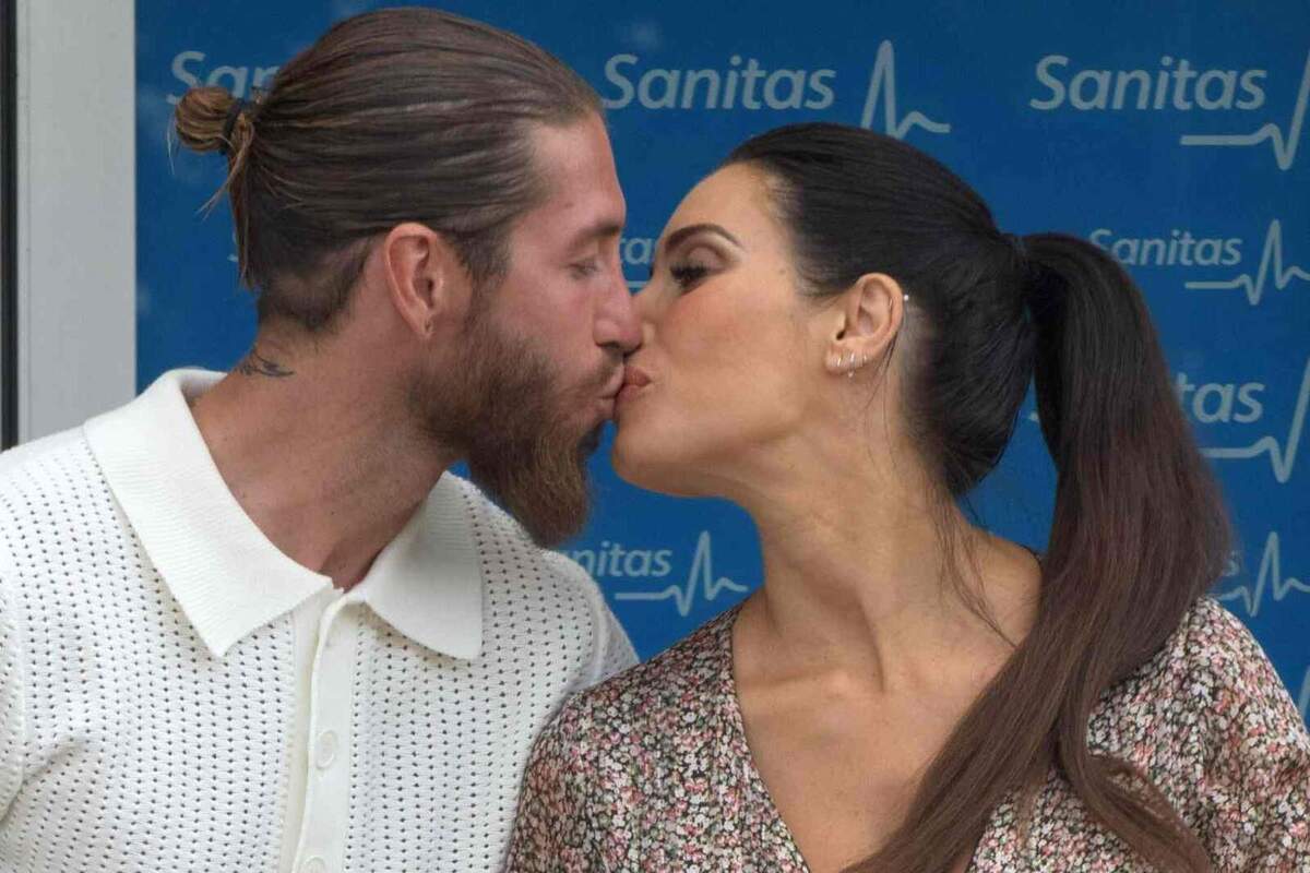 Imatge de Sergio Ramos i Pilar Rubio fent-se un petó