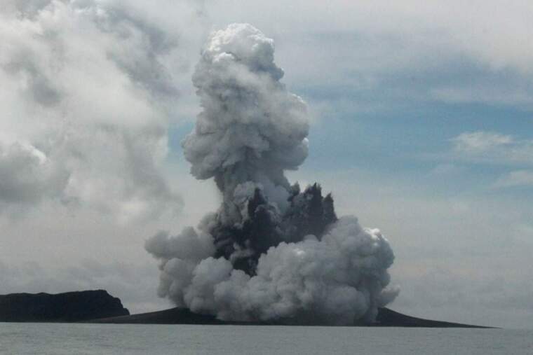 El volcà de Tonga en erupció