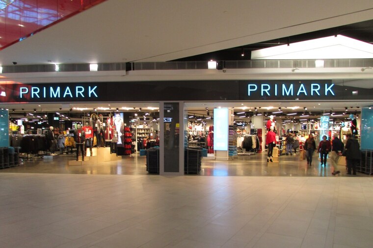 Imatge d'una botiga Primark dins d'un centre comercial