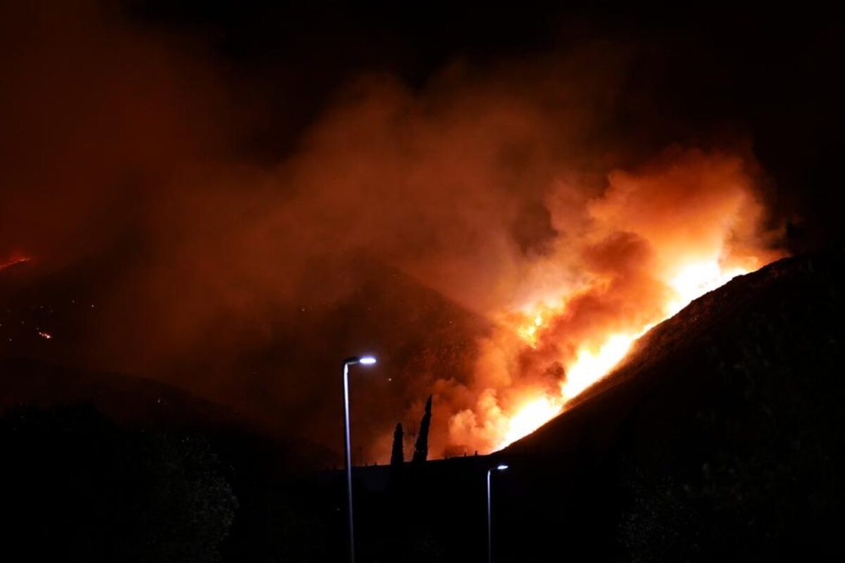 Imatge de l'incendi que ha tingut lloc a Roses el 21 de febrer de 2022