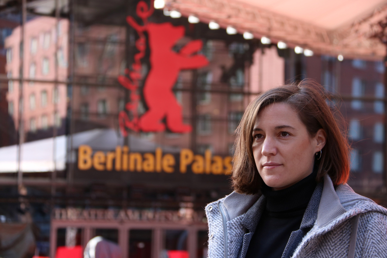 La directora de cinema Carla Simón a la porta del Berlinale Palast