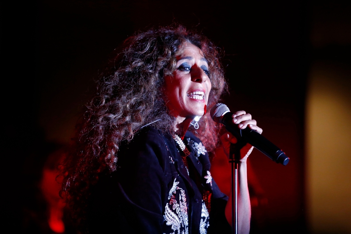 Foto de Rosario Flores cantant en un concert.