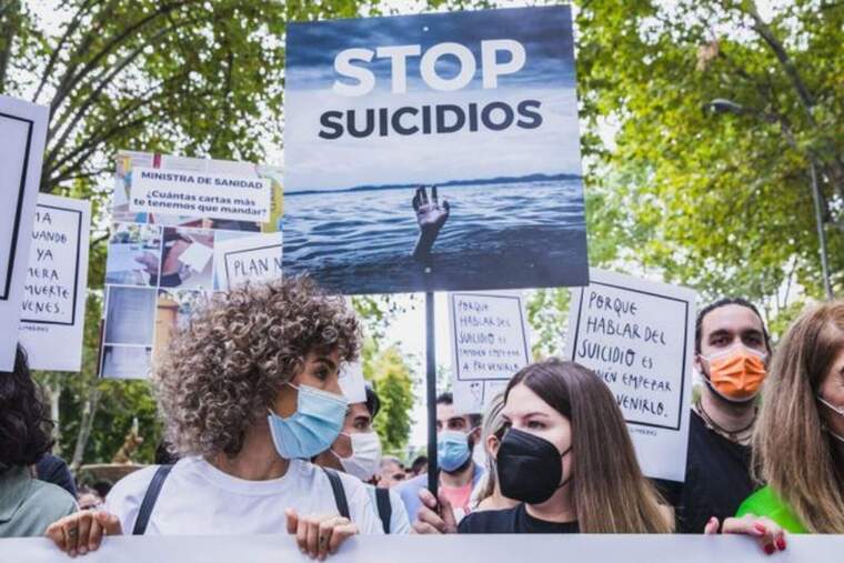 Foto de la manifestació 'Stop suicidios' contra el suïcidi.
