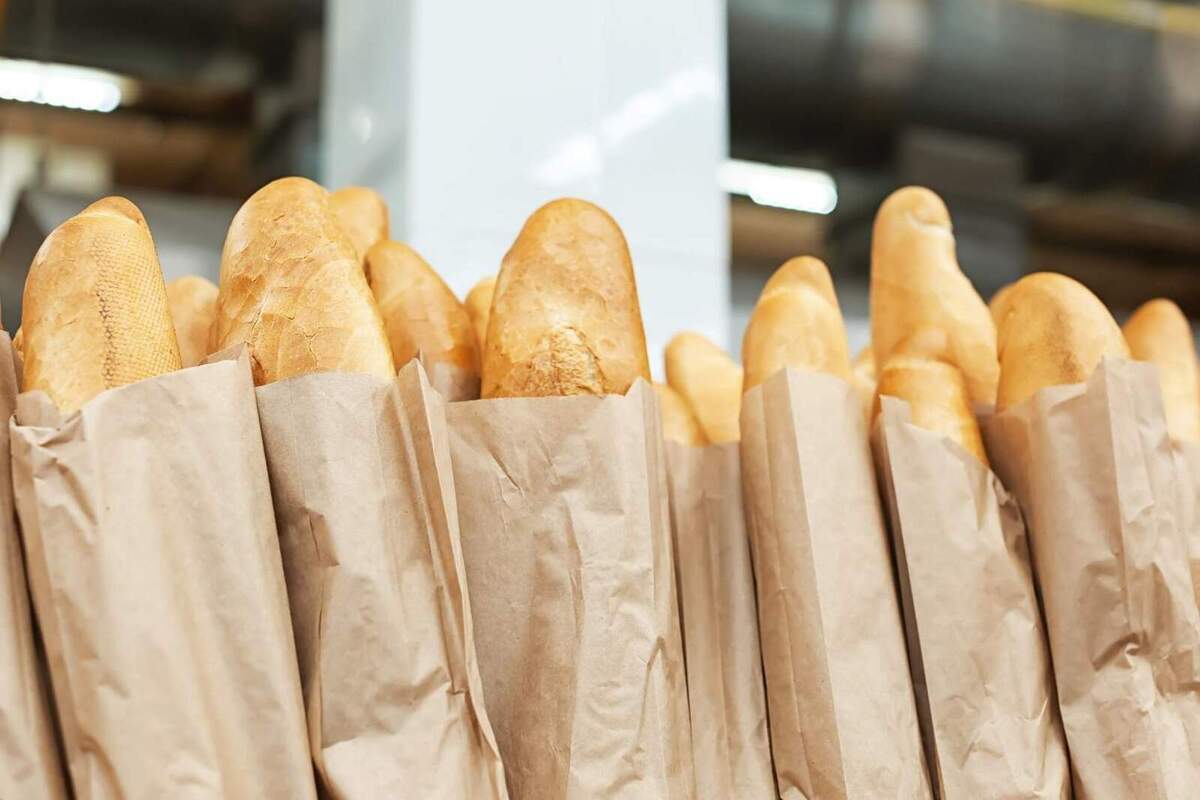 Barres de pa dins de bosses.