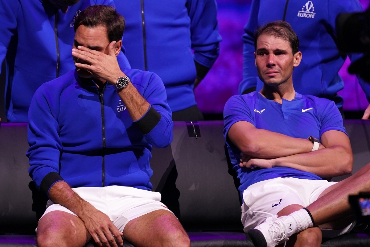 Imatge de Rafa Nadal i Roger Federer plorant públicament durant l'últim partit