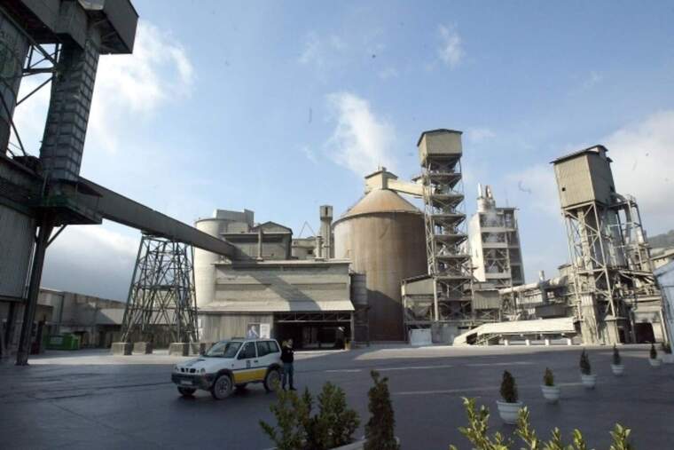 Foto d'una fàbrica de ciment pòrtland a Olazti, Navarra.