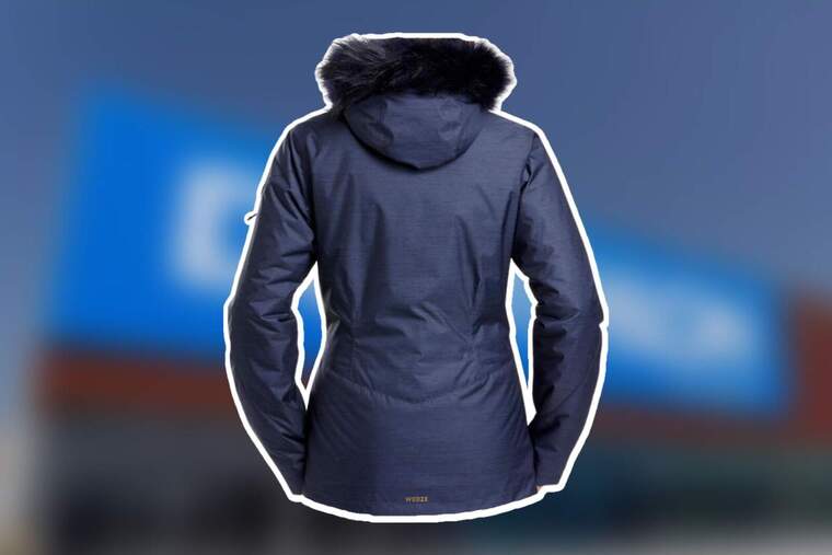 Imatge de l'esquena de la jaqueta blava de Decathlon