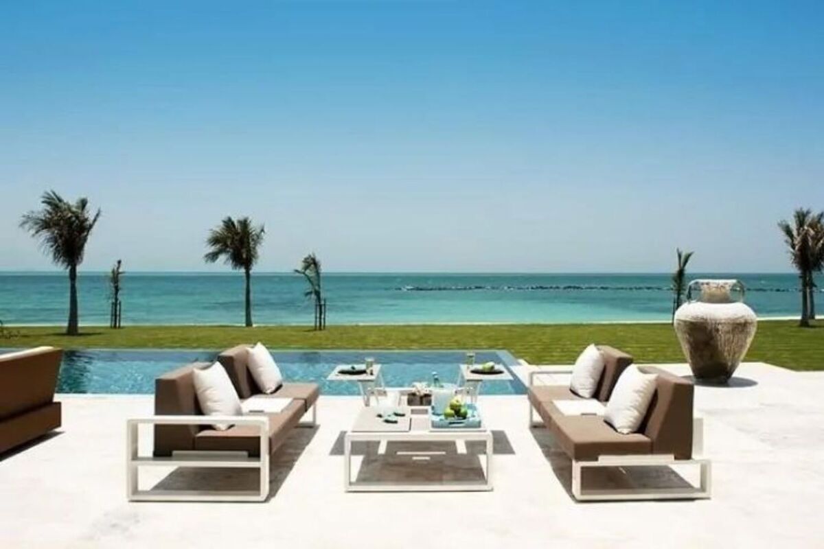 Foto del jardí de la mansió de Froilà a Abu Dhabi.
