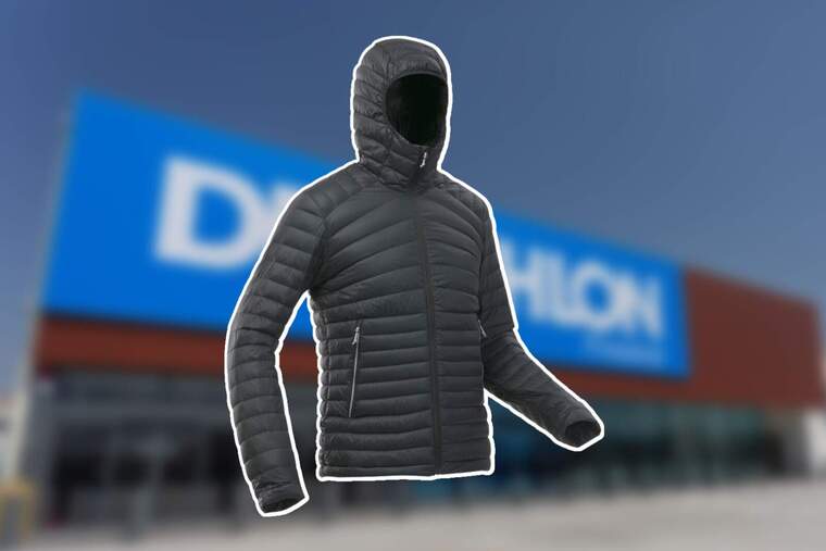 Muntatge d'una jaqueta de la marca Quechua de Decathlon.