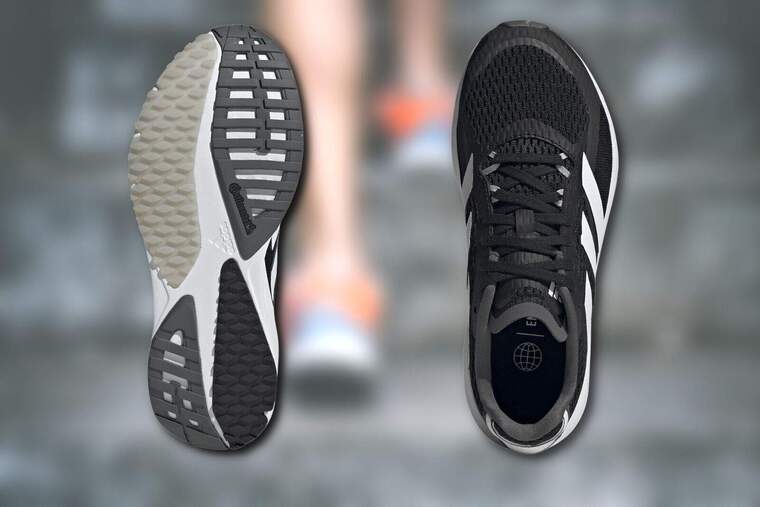 Foto de les sabates Adidas en color negre de Decathlon.