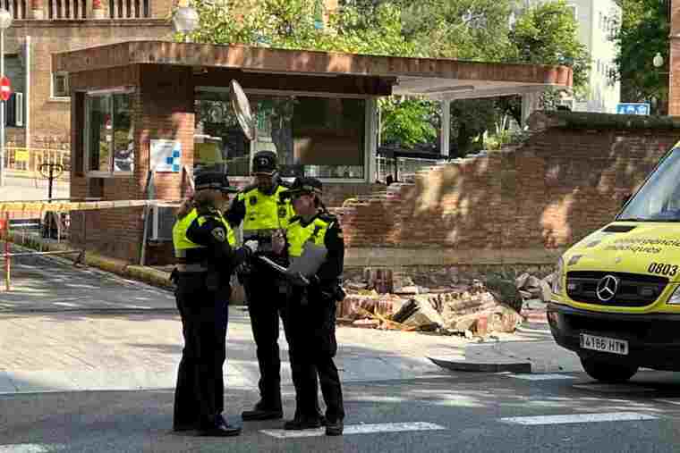 Imatge de la Guàrdia Urbana de Barcelona en l'accident d'aquest divendres 26 de maig