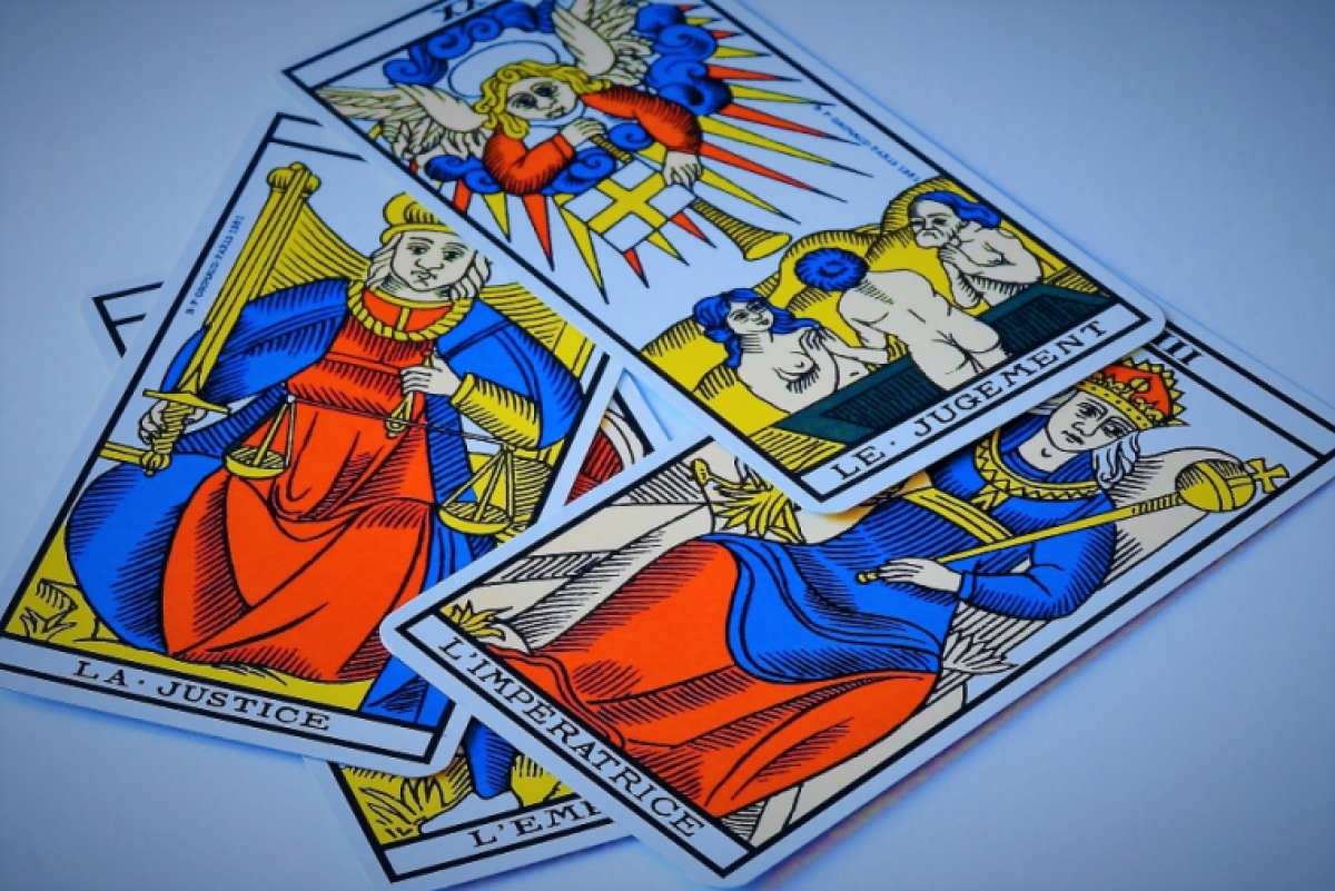 The Moon (XVIII): Major Arcana Tarot Cards Meaning