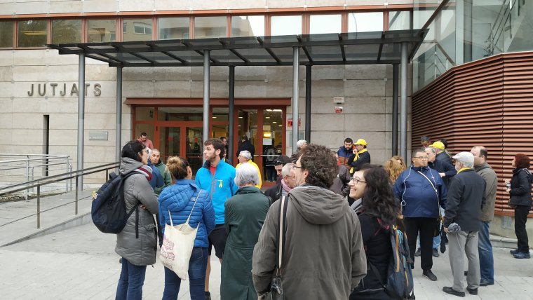 Concentració davant dels jutjats de Reus per la detenció de Mariona Quadrada