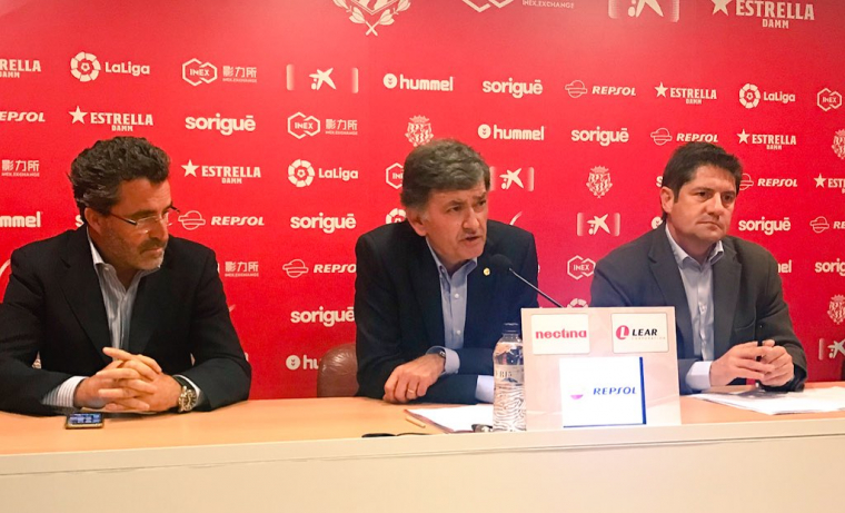 Virgili, Andreu i Fàbregas a la sala de premsa del Nou Estadi