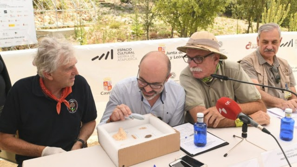 Imatge de la roda de premsa de balanç de la campanya als jaciments d'Atapuerca