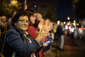 Imatges de la manifestació contra la sentència del procés a Reus