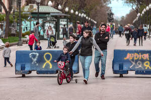 Els nens i nenes de Tarragona surten al carrer en confinament