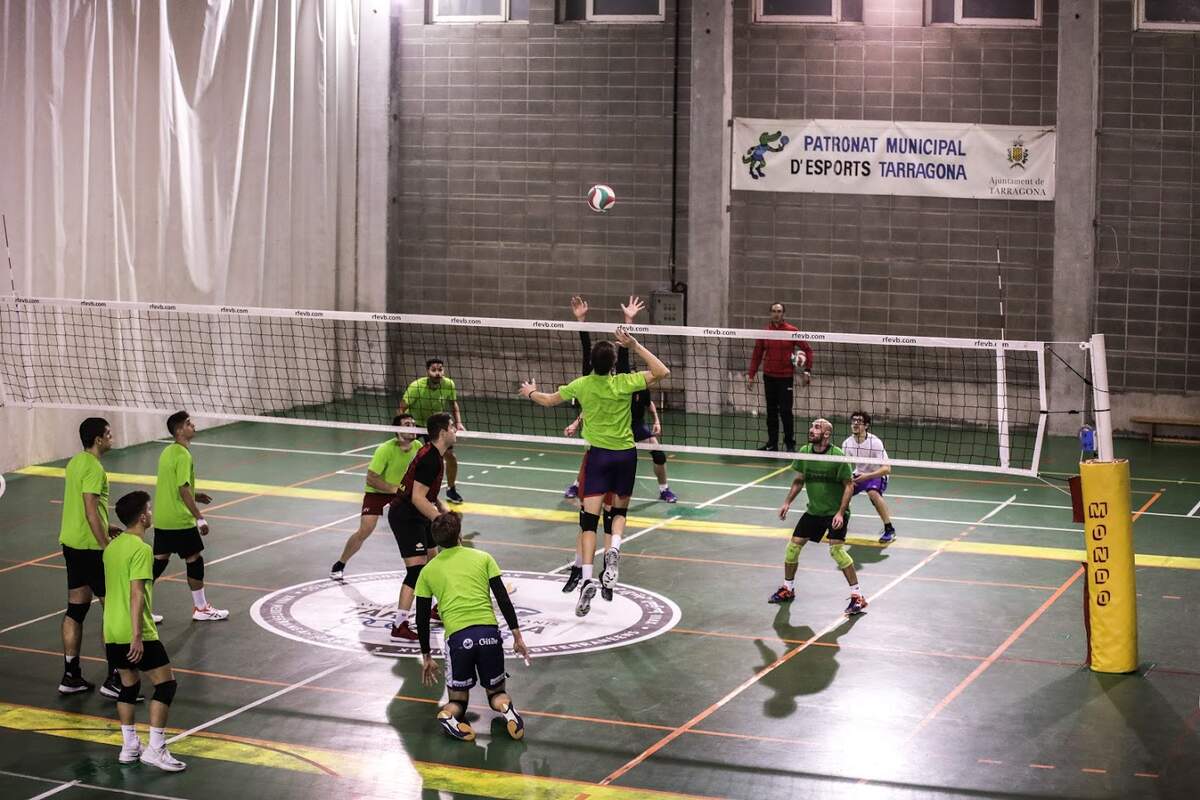Imatge del Club de Voleibol de Sant Pere i Sant Pau al poliesportiu del barri