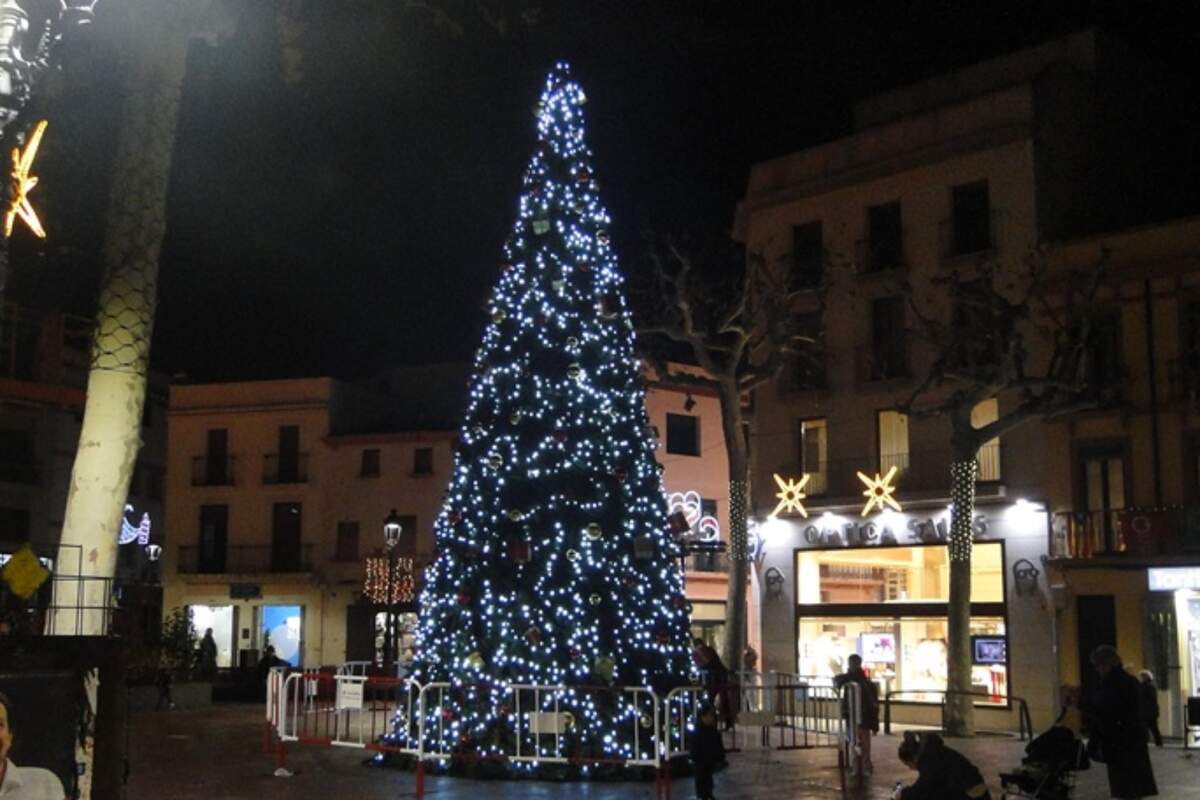 L Encesa De M S De Llums De Nadal Dona El Tret De Sortida A Les