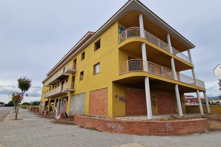Els pisos grocs de Lloren� del Pened�s.
