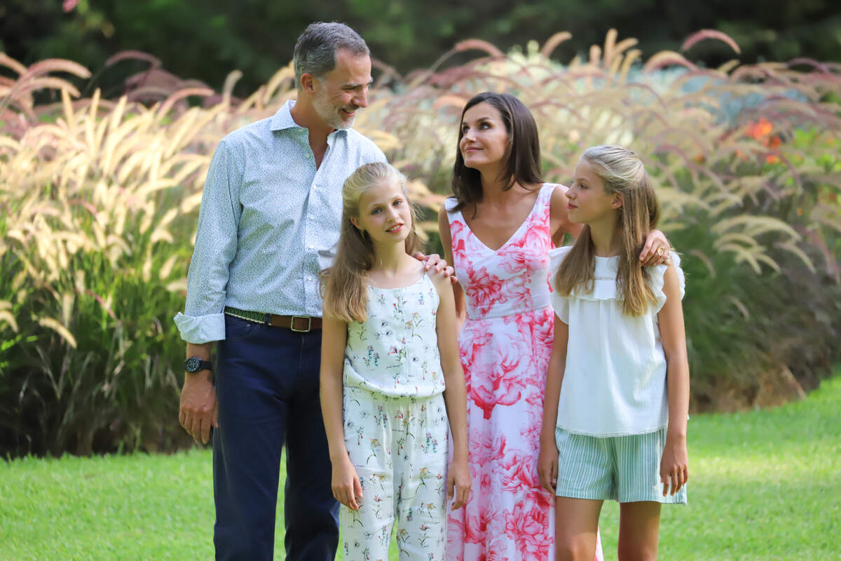 Posado del rey Felipe, la infanta Sofía, la reina Letizia y la princesa Leonor en Marivent el 4 de agosto del 2019
