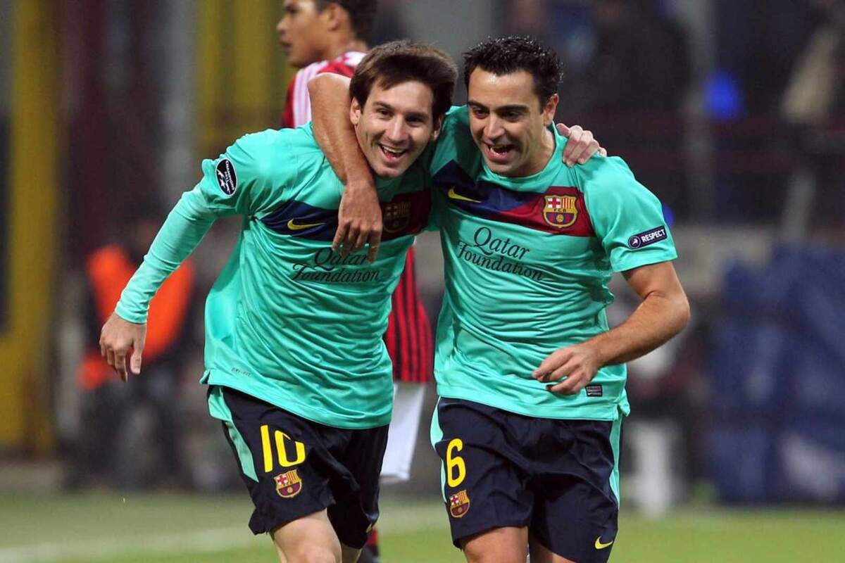 Xavi y Messi en una celebración de un gol