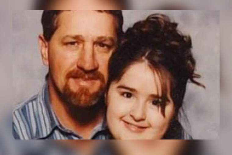 John Eisenman i la seva filla en una imatge familiar
