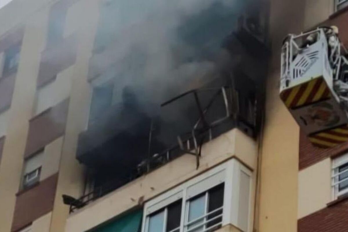 Foto del balcón de la vivienda donde tuvo lugar el incendio en Valencia