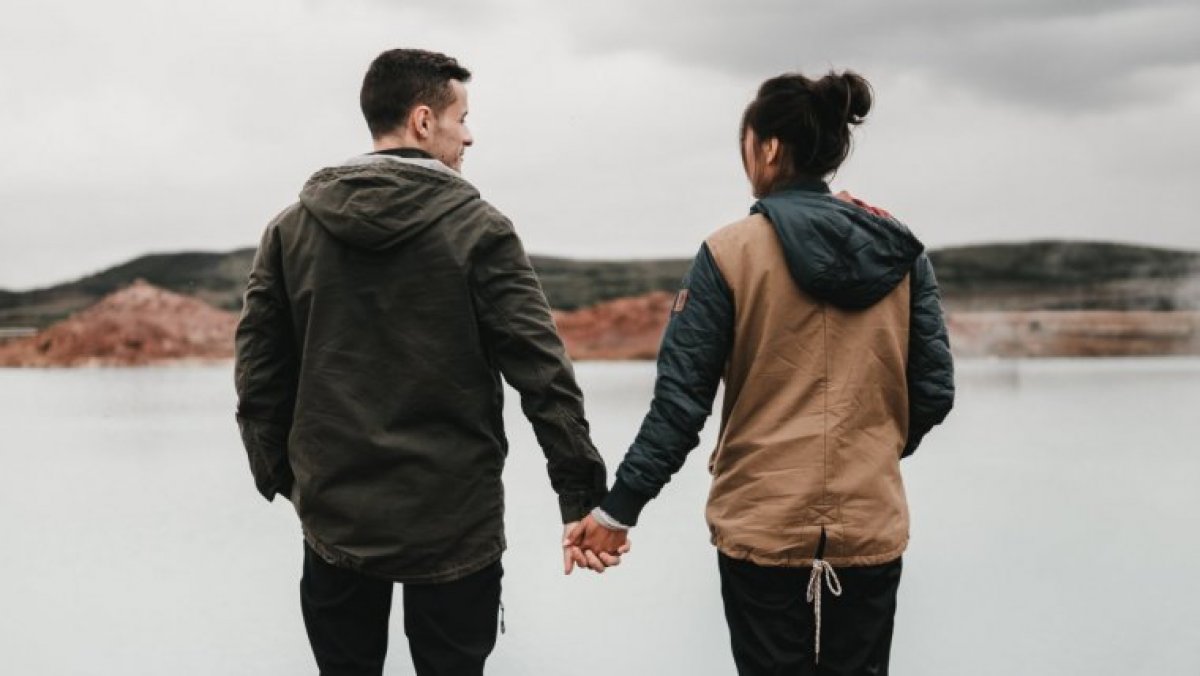 What Is Dating In A Relationship / 8 Myths About Relationships / The major difference between courting and dating is that the dating relationship may or may not lead to marriage.