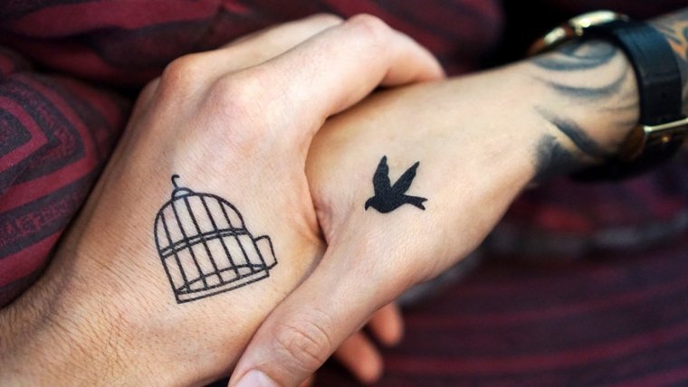 Couple tattoos can be small and discreet