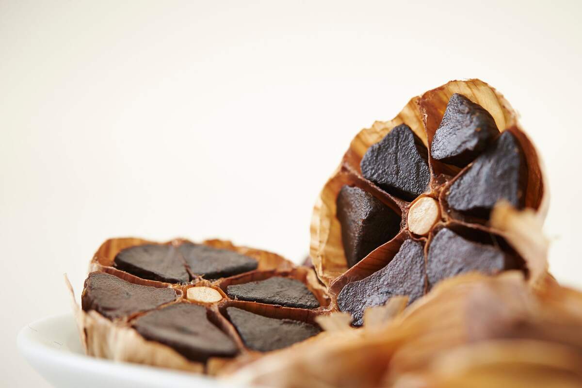 black-garlic-definition-uses-and-benefits