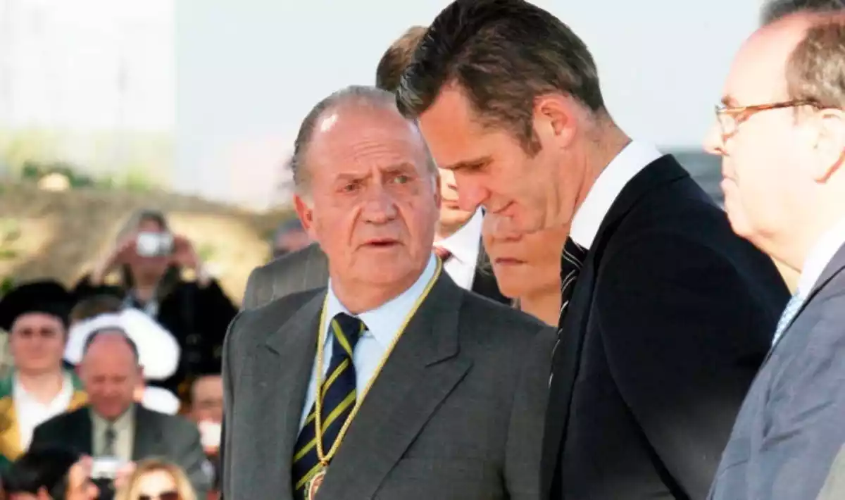 Juan Carlos I e Iñaki Urdangarín durante los actos conmemorativos del 2 de Mayo de 1808. Madrid, 2 de mayo de 2008 Juan Carlos I e Iñaki Urdangarín durante los actos conmemorativos del 2 de Mayo de 1808. Madrid, 2 de mayo de 2008