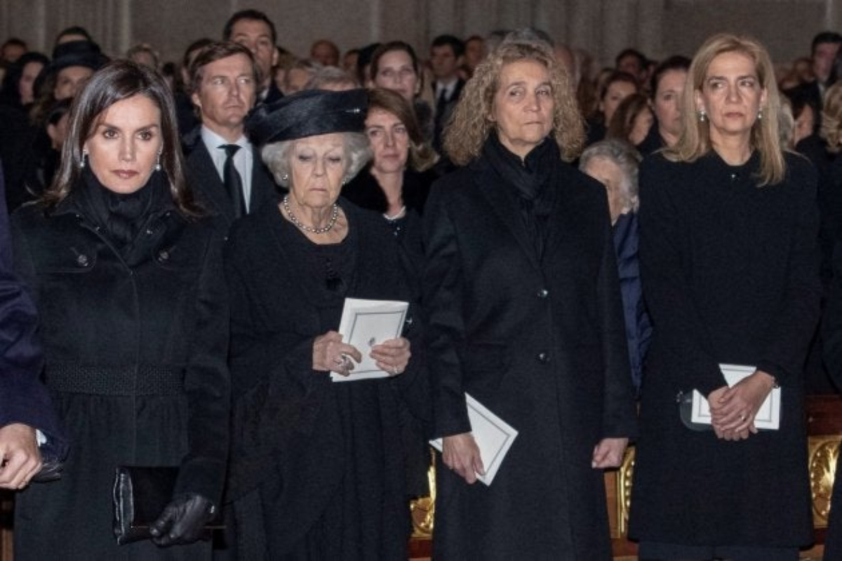 La reina Letizia y las infantas Cristina y Elena, en el funeral de doña Pilar de Borbón el 29 de enero de 2020