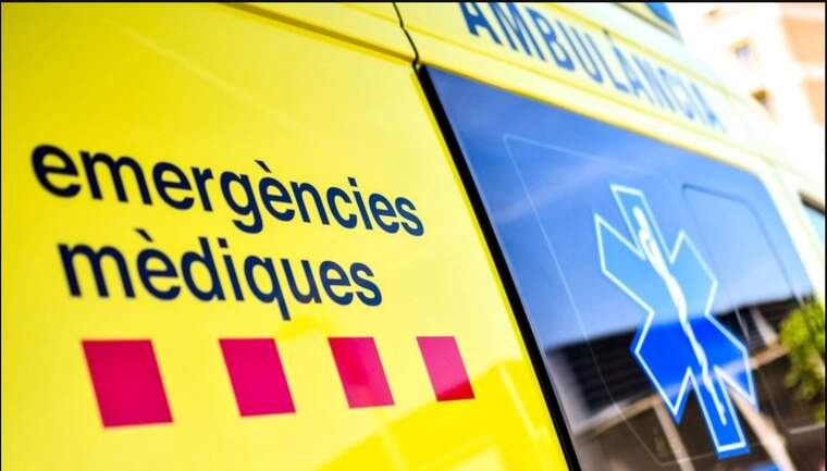 Imagen de archivo de una ambulancia del Servei d'Emergències Mèdiques de Cataluña