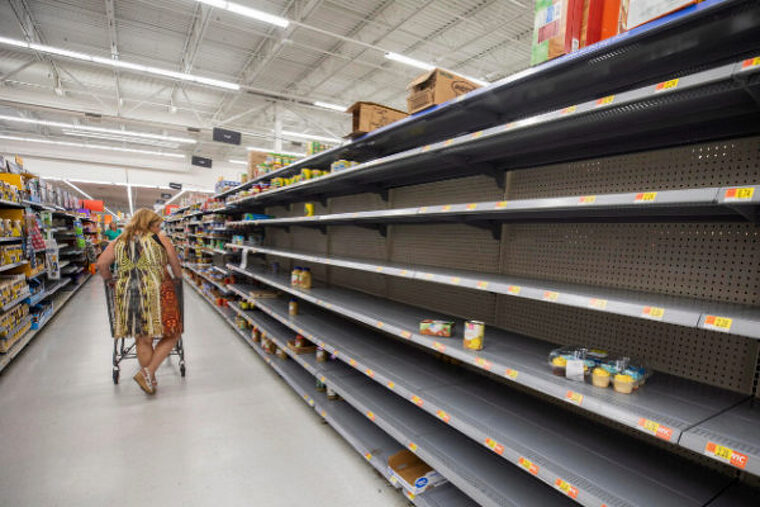 Supermercados bajo mínimos en Merrit Island (Florida), ante la llegada del huracán