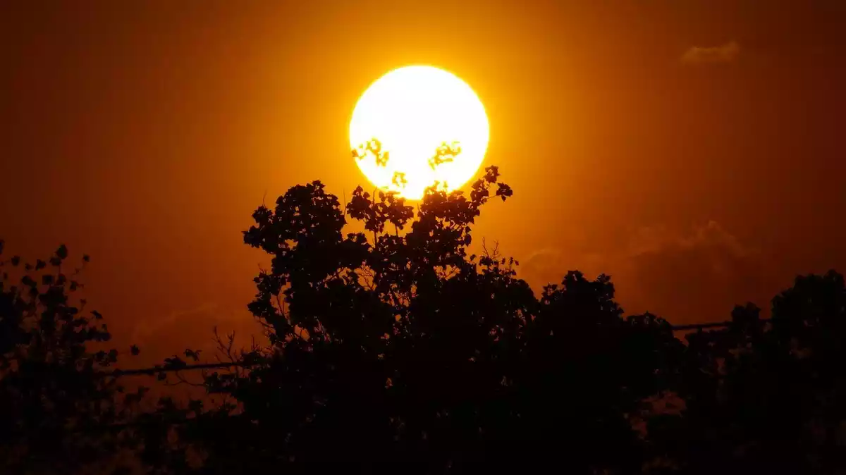 Salida de sol en el este de la península Salida de sol en el este de la península