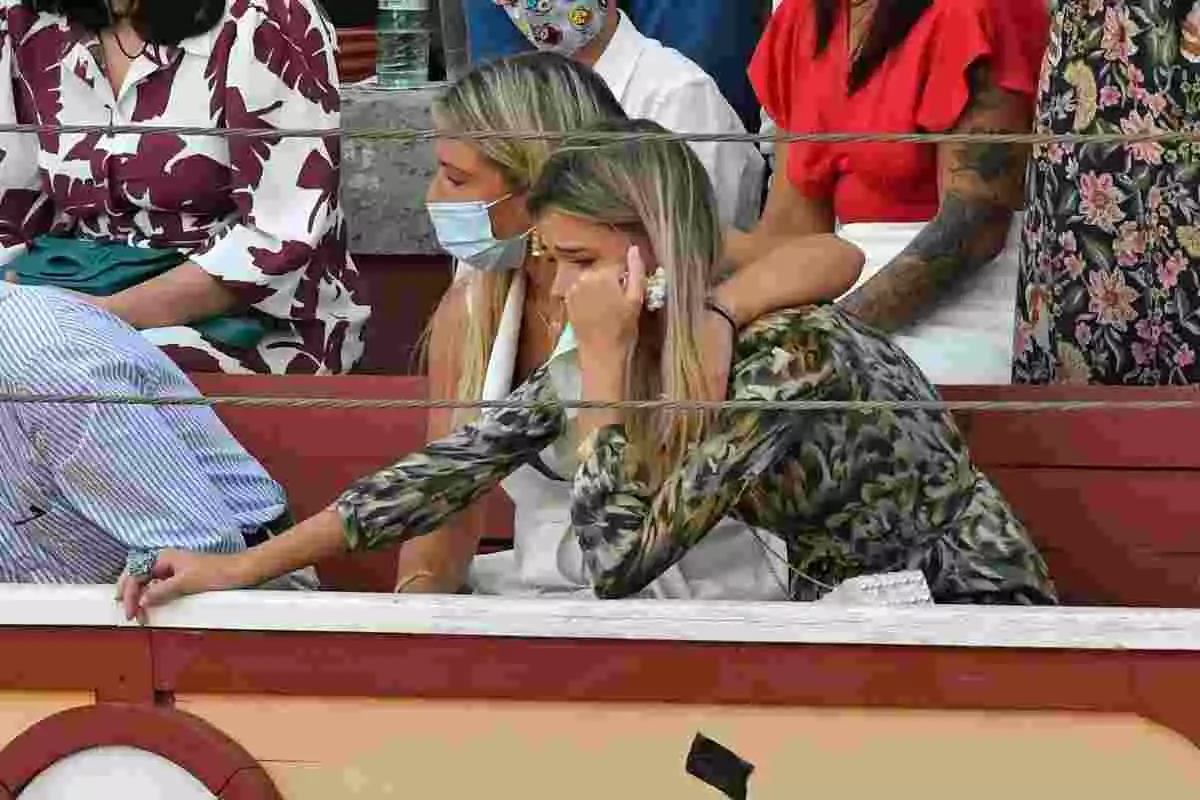 Ana Soria muy compungida en la plaza de toros de El Puerto de Santa María tras la cogida de Enrique Ponce Ana Soria muy compungida en la plaza de toros de El Puerto de Santa María tras la cogida de Enrique Ponce