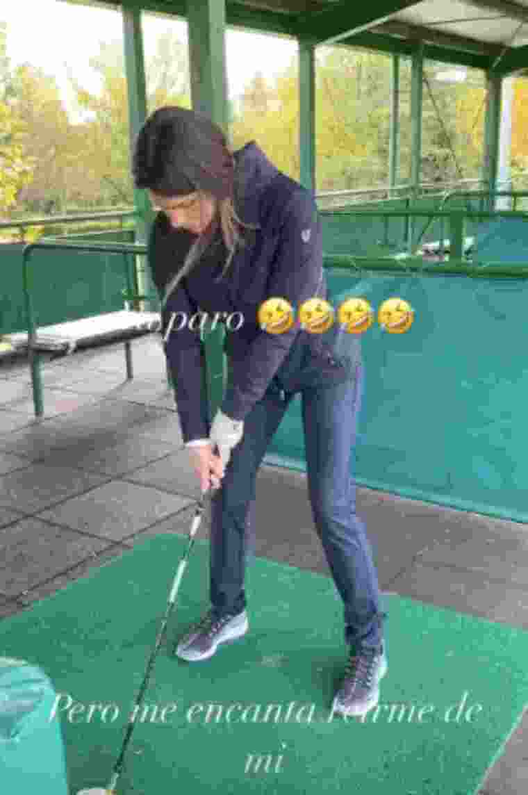 Laura Matamoros practicant golf