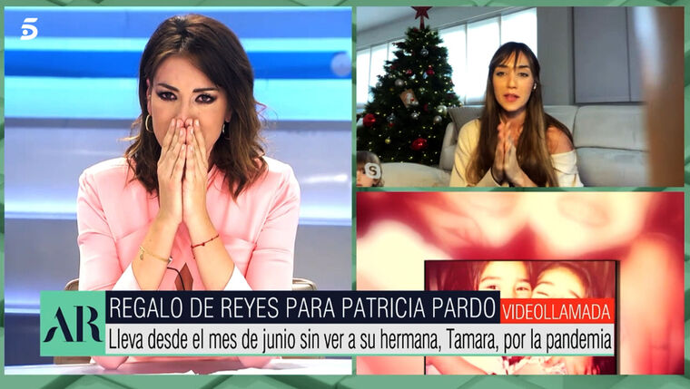 Patricia Pardo vestida de rosa, s'emociona amb una trucada de vídeo en directe de la seva germana