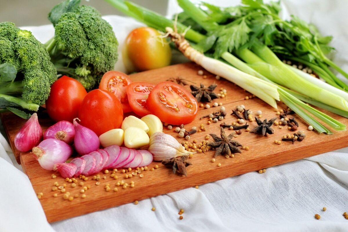 Diferentes verduras como el brócoli, tomate o apio
