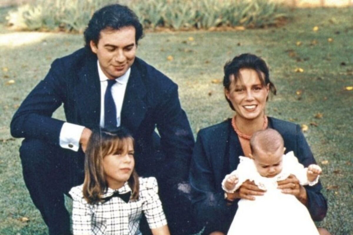 Foto de Bertín Osborne y Sandra Domecq con dos de sus hijas