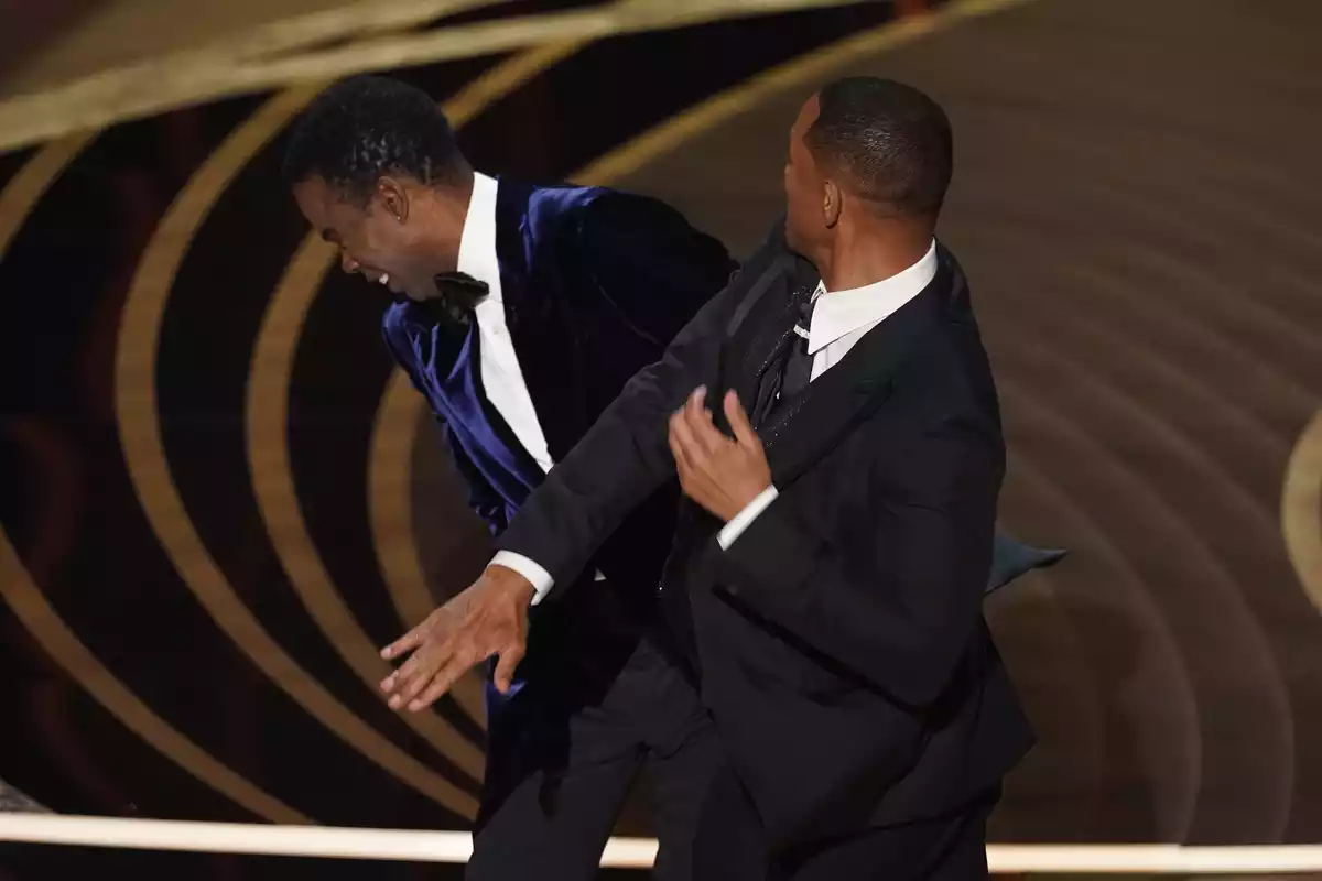 Will Smith agrede a Chris Rock en la gala de los Oscar 2022 Will Smith agrede a Chris Rock en la gala de los Oscar 2022