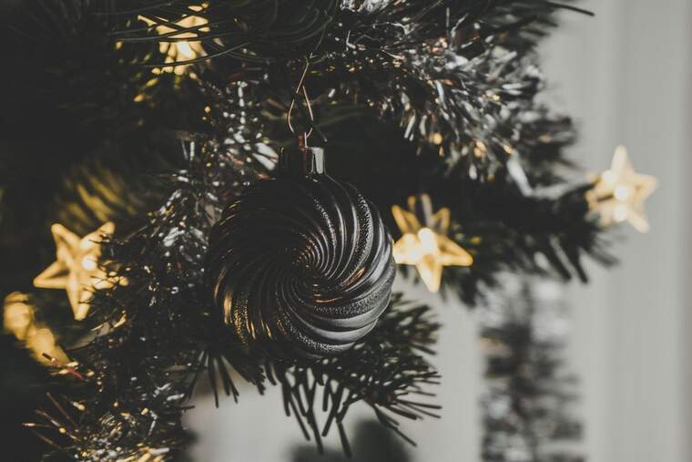 Árbol de Navidad con decoraciones