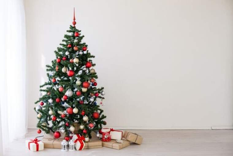 Árbol de navidad con regalos