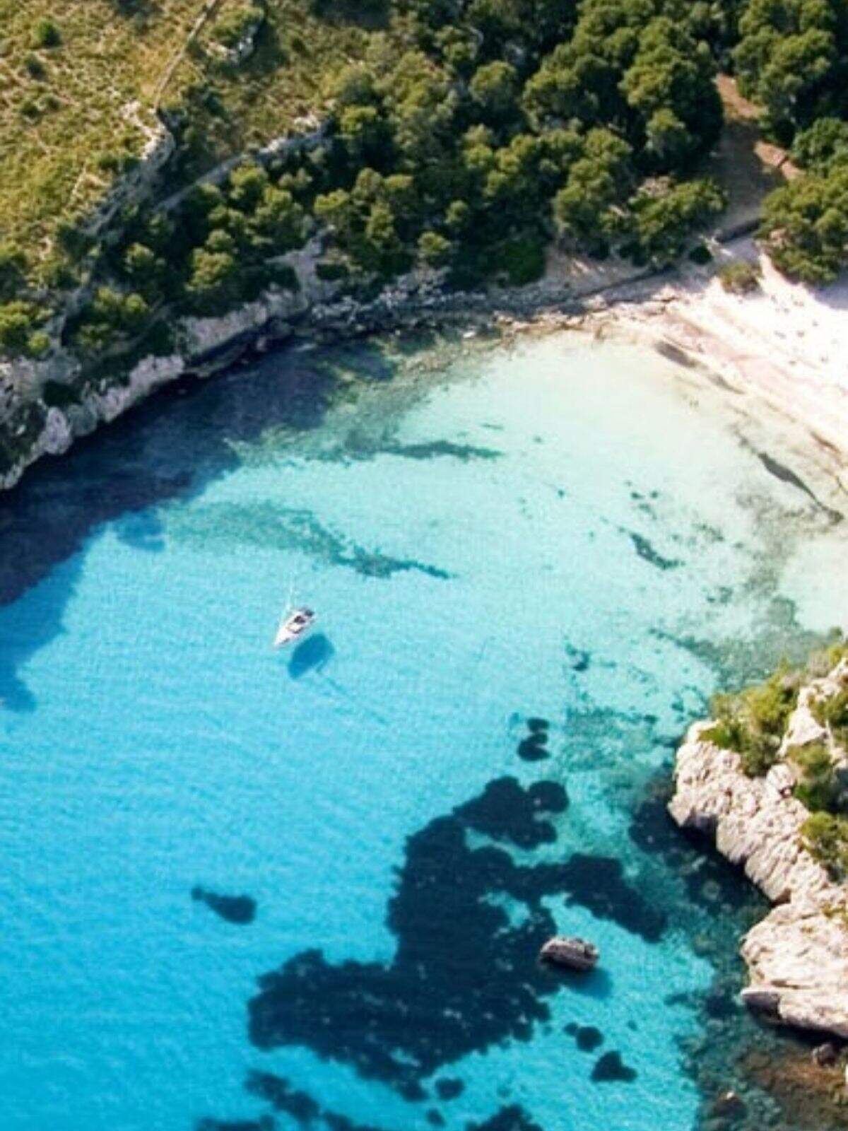 Las 10 mejores playas paradisíacas de España a las que ir al menos una vez  en la vida: Calas de Macarella y Macarelleta, Islas Baleares
